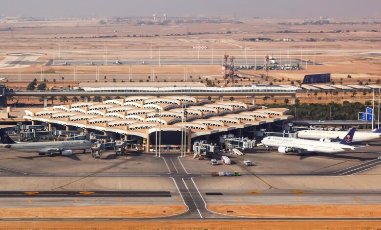 المطارات