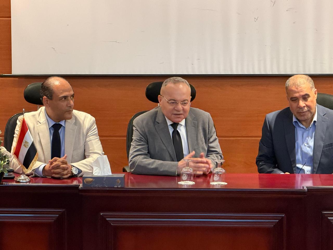 المراقبة الجوية وطياري إيركايرو