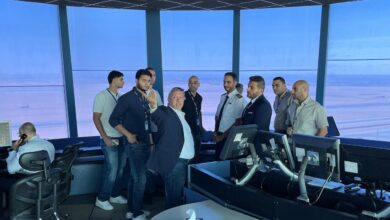 المراقبة الجوية وطياري إيركايرو